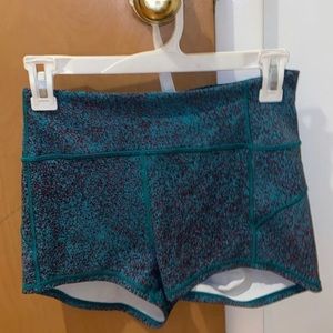 COMFY LULULEMON WORKOUT SHORTS!